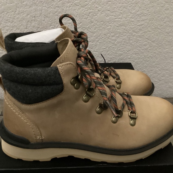 SOREL Women's Hi-Line Lace-Up Cozy Hiker Booties, size 9 - Picture 5 of 10